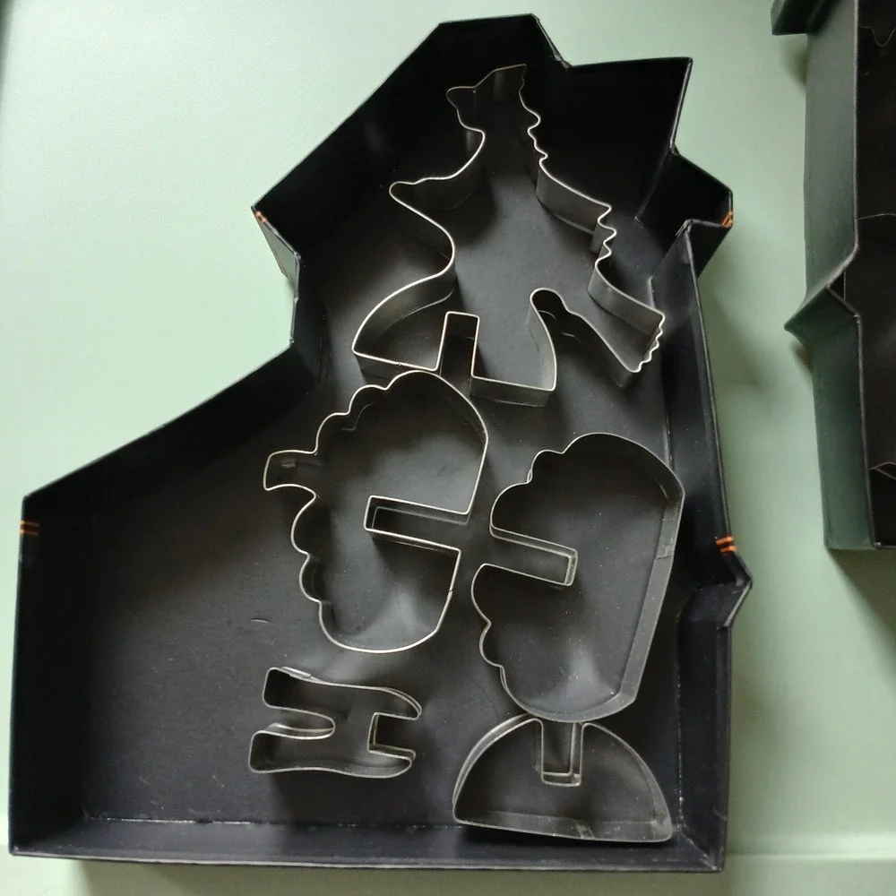 Williams-Sonoma Halloween Cookie Cutter Sets Baking Bundle 3D Stamped Witch Cats
